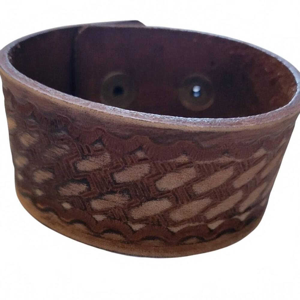 NEW A RARE BIRD women's hand tooled leather bracelet in brown